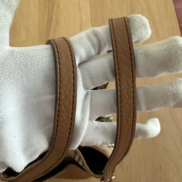 Burberry Tote Bag - Picture 16 of 16